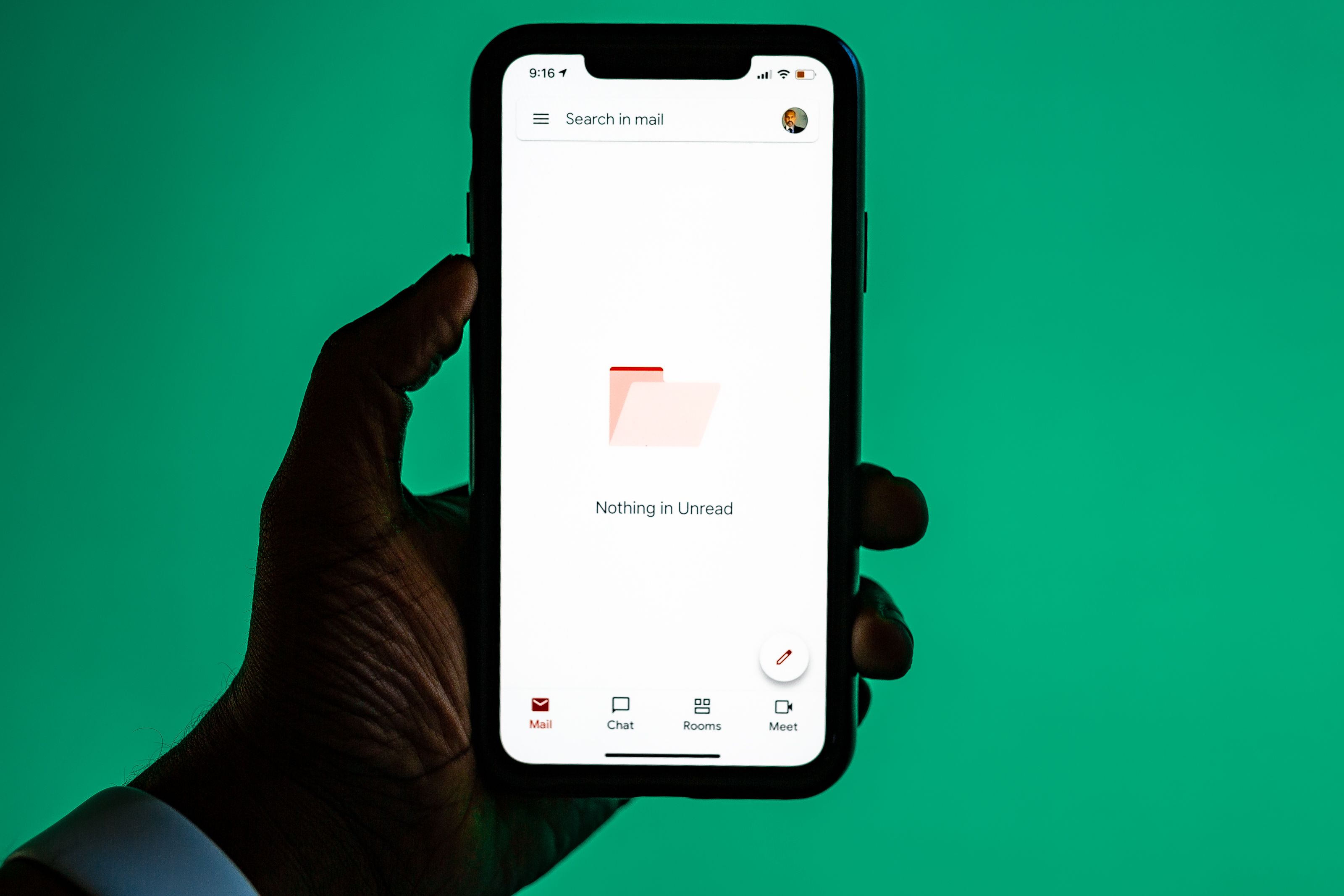 Classificação de tickets por IA: Como filtrar automaticamente spam, propostas comerciais indesejadas e consultas irrelevantes da sua fila de suporte