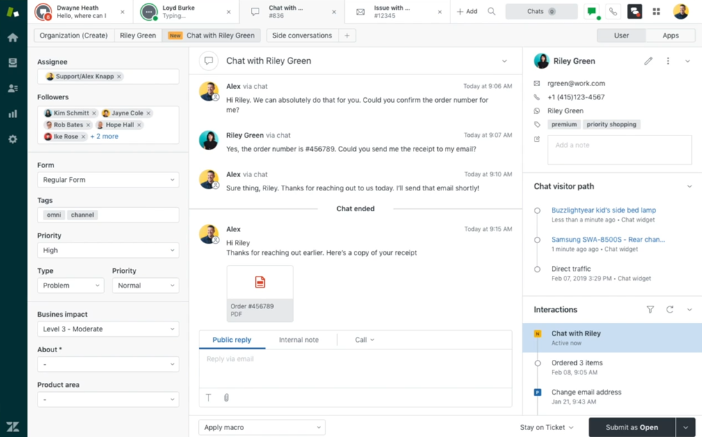 Espaço de trabalho do agente Zendesk mostrando uma conversa de ticket com detalhes do cliente