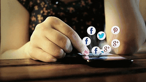 rolando pela mídia social - gif