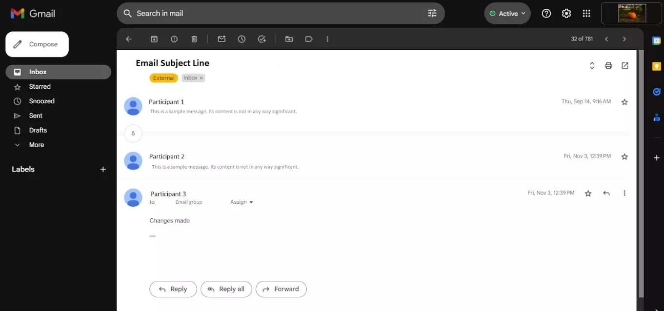 Um exemplo de thread de email entre vários participantes durante um período de tempo