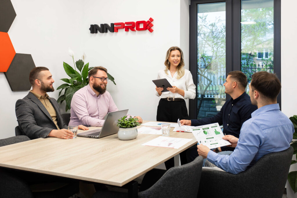 Equipe da INNPRO em ambiente de escritório